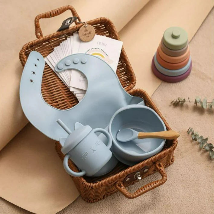 Elegant Vintage-Inspired Baby Gifting Basket Set in Blue Baby Gift Sets Storkke 